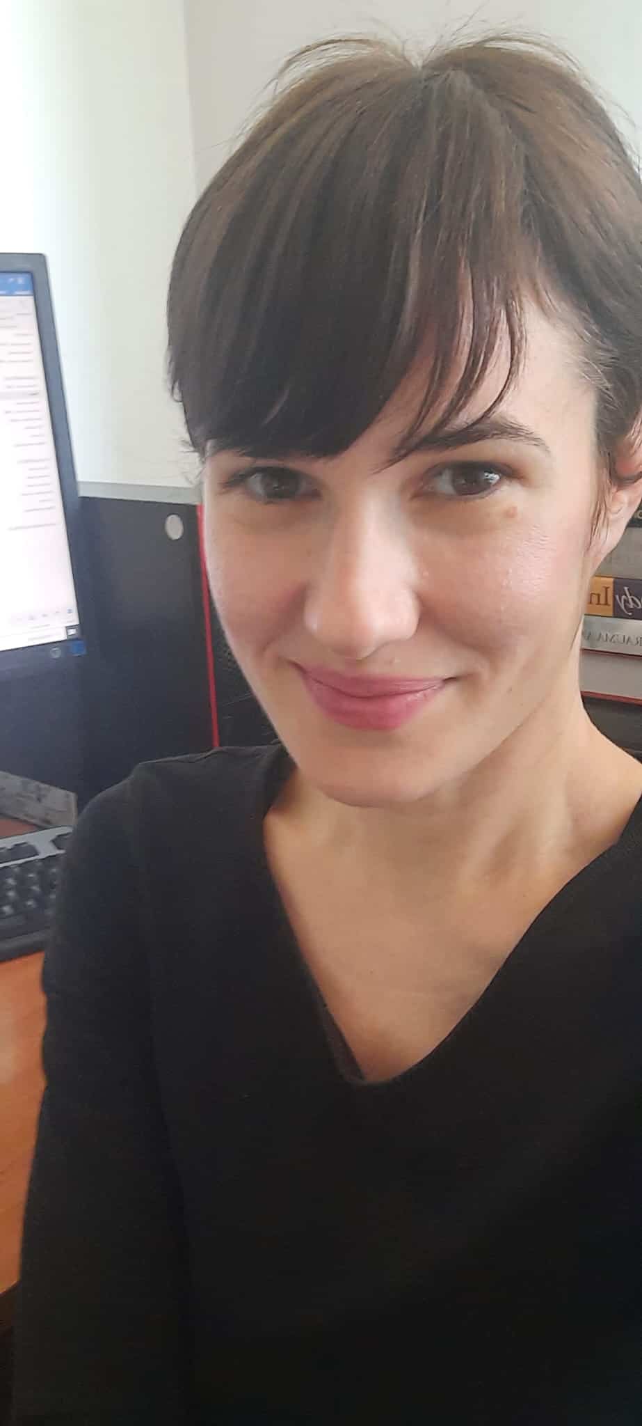 Psychologist Ivana Glavina Jelas in her office, smiling, with a computer in the background.